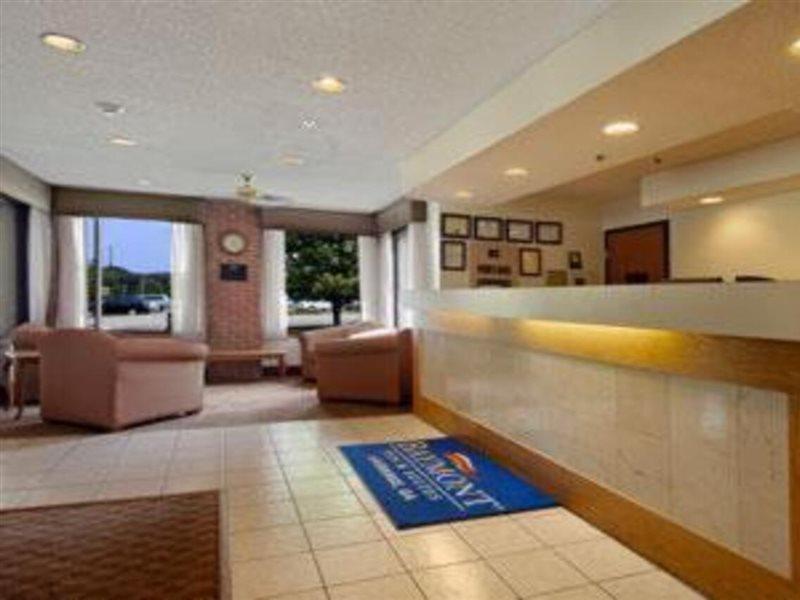 Hotel Baymont By Wyndham Lagrange Extérieur photo