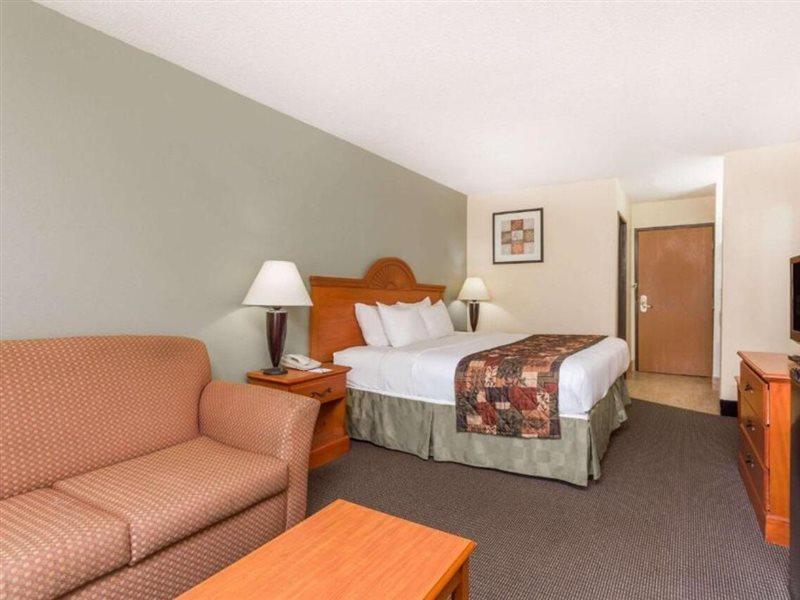 Hotel Baymont By Wyndham Lagrange Extérieur photo