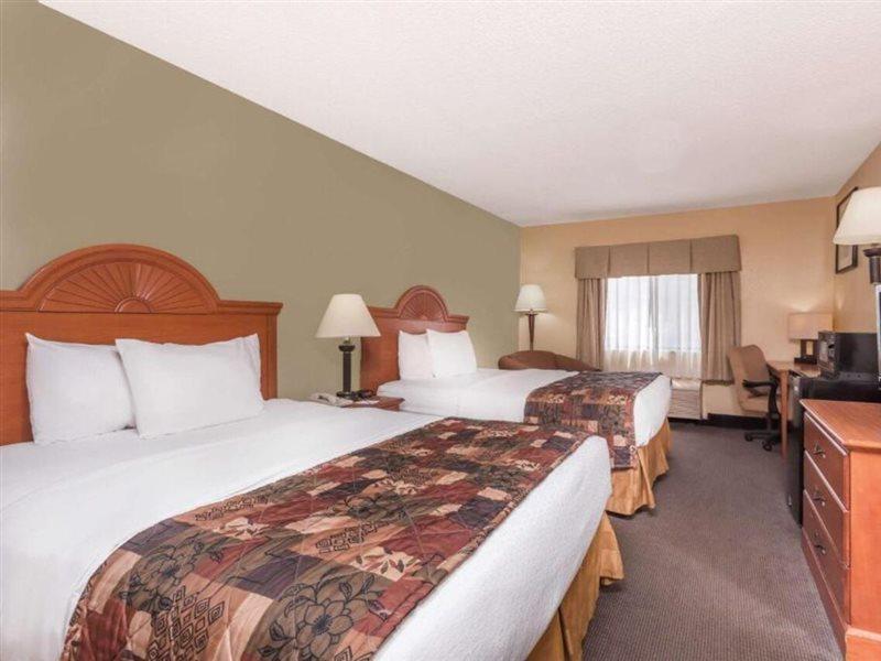 Hotel Baymont By Wyndham Lagrange Extérieur photo