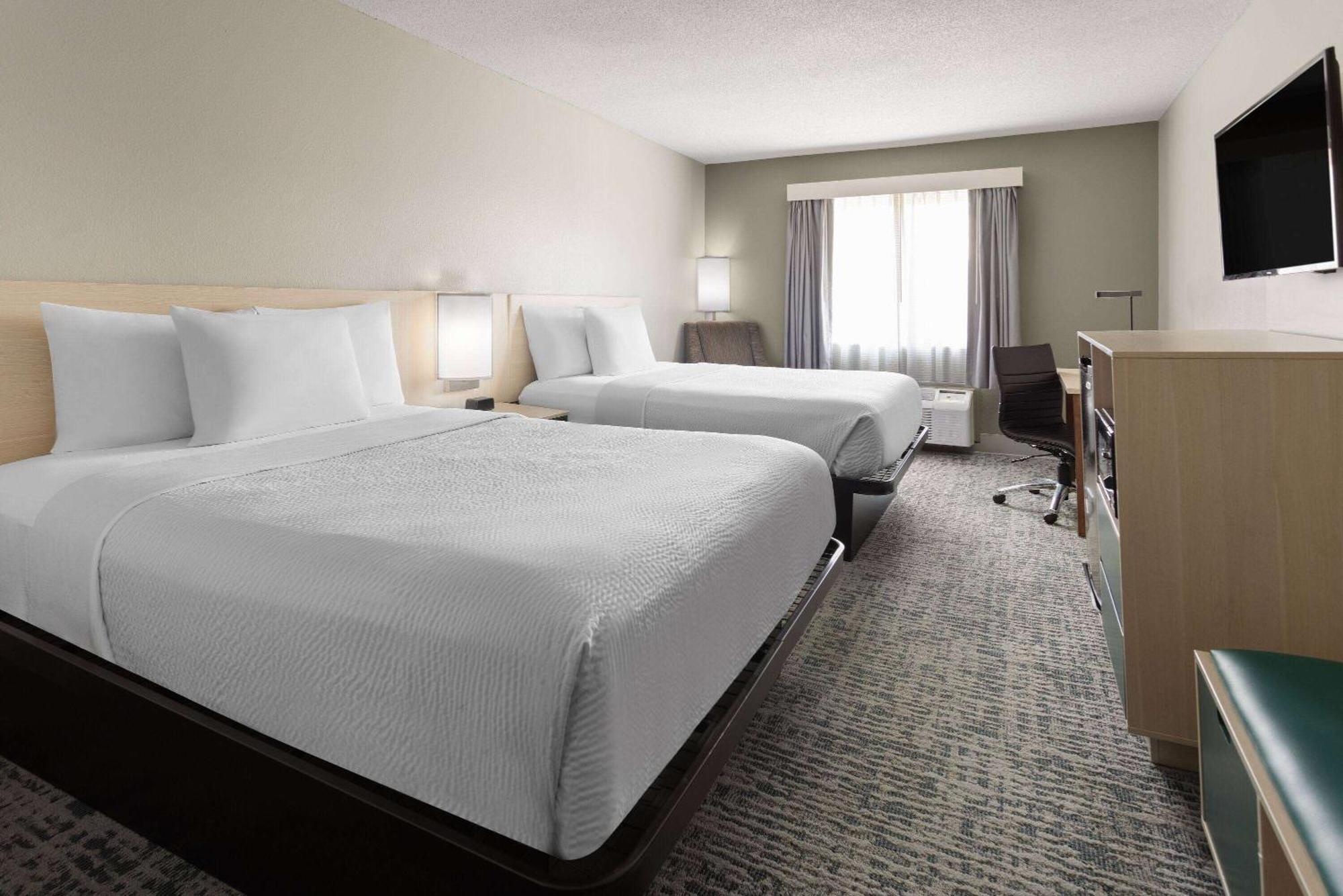 Hotel Baymont By Wyndham Lagrange Extérieur photo