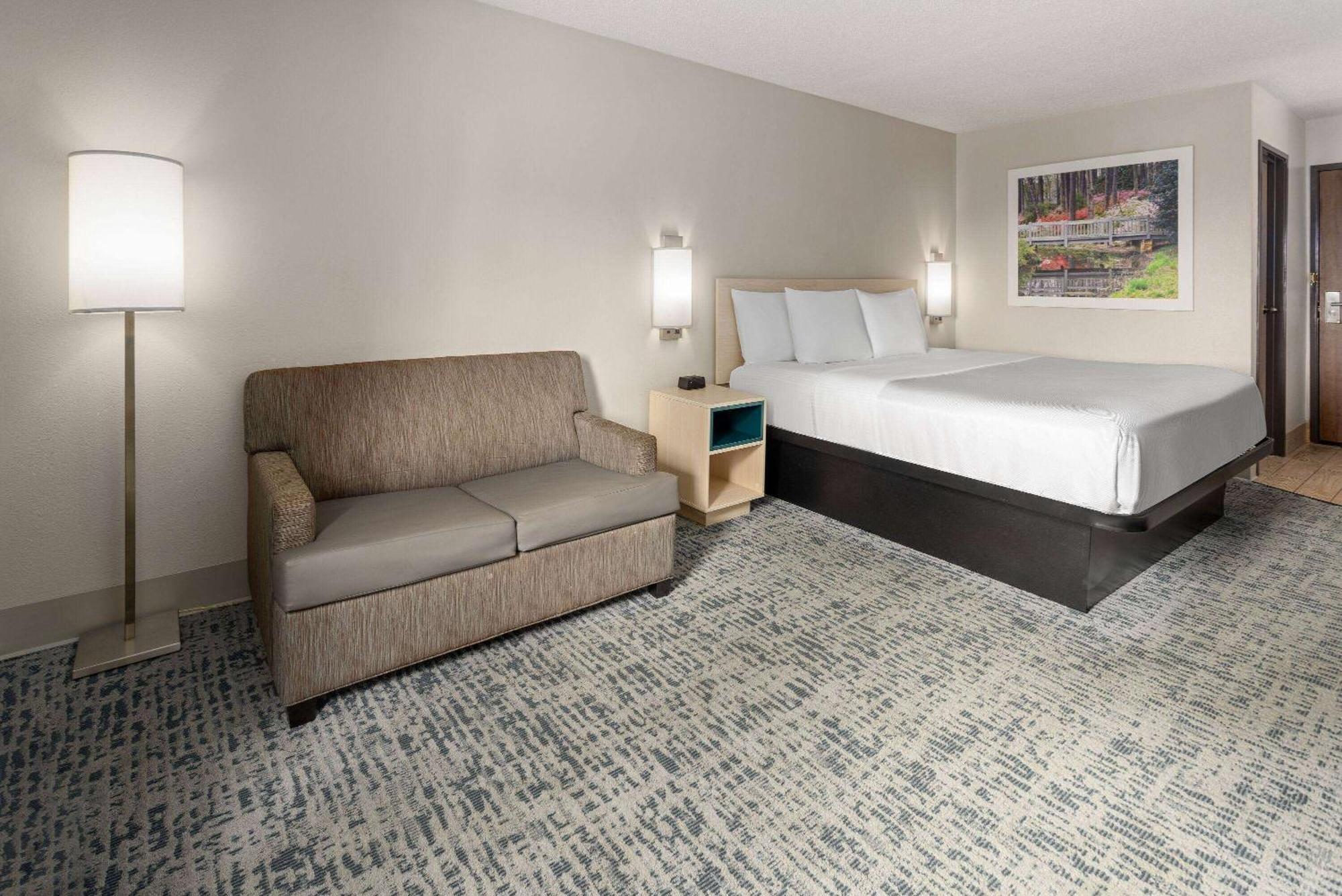 Hotel Baymont By Wyndham Lagrange Extérieur photo