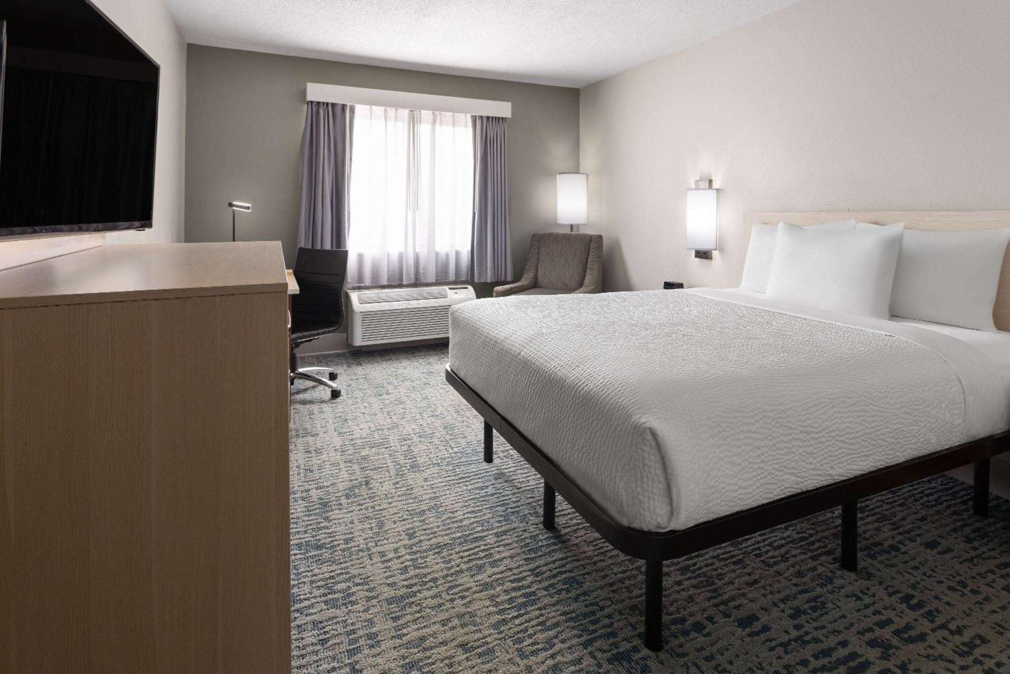 Hotel Baymont By Wyndham Lagrange Extérieur photo