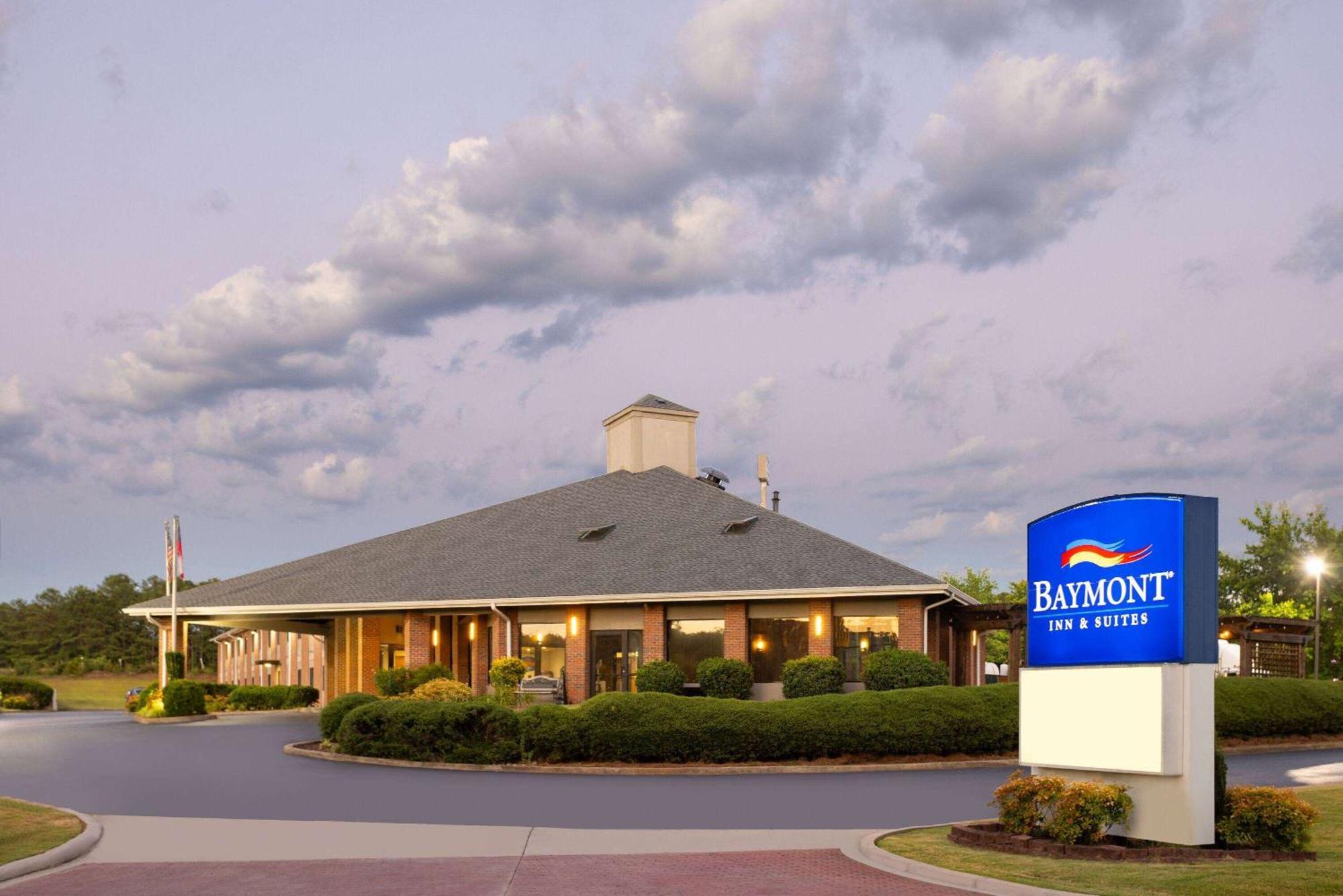 Hotel Baymont By Wyndham Lagrange Extérieur photo