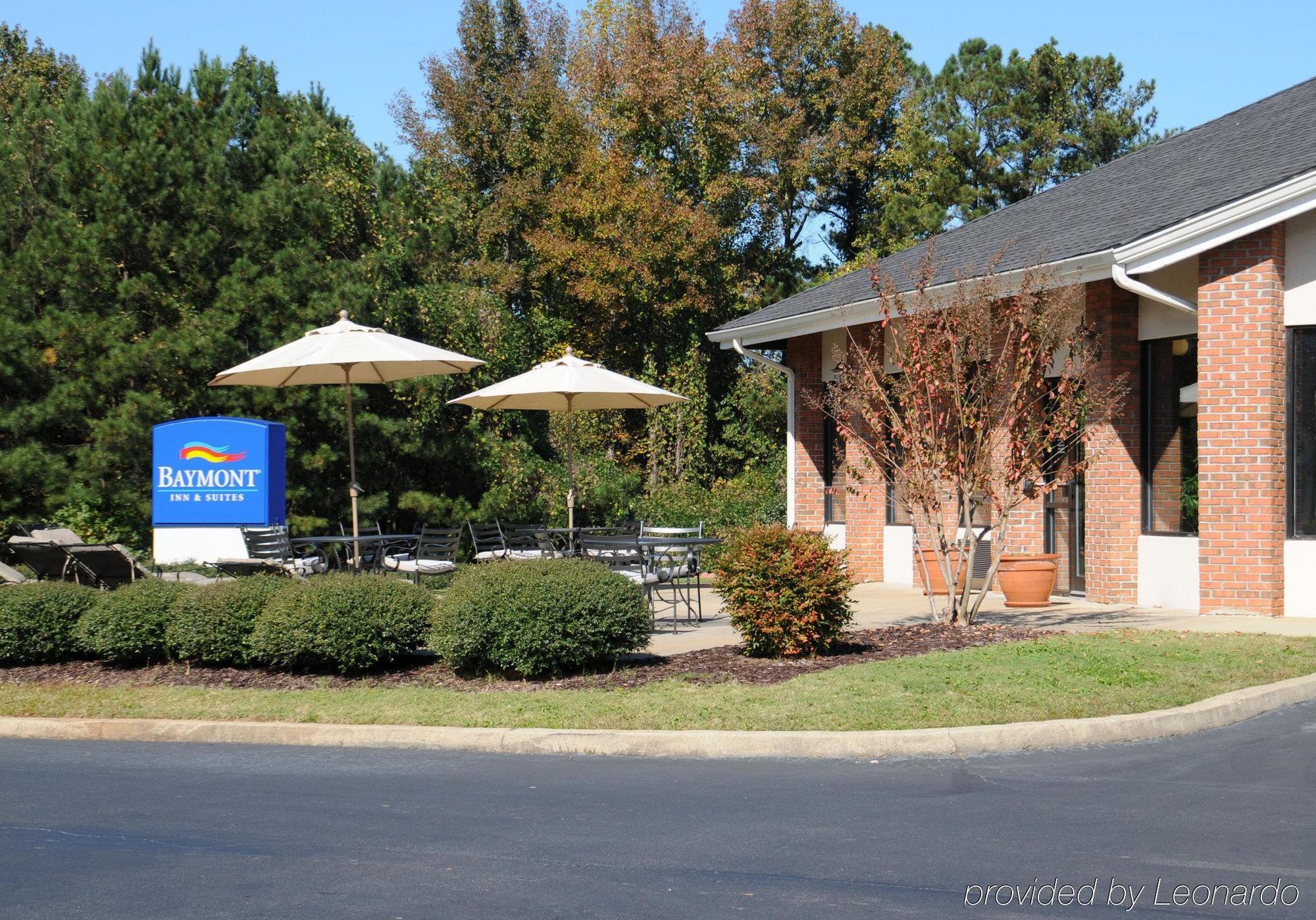 Hotel Baymont By Wyndham Lagrange Extérieur photo